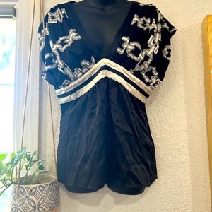 Top - Bebe silk top black and white